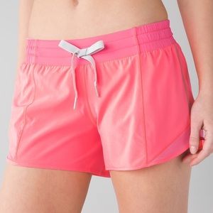 Lululemon Hotty Hot Short 4” | Size 6 | Flashlight